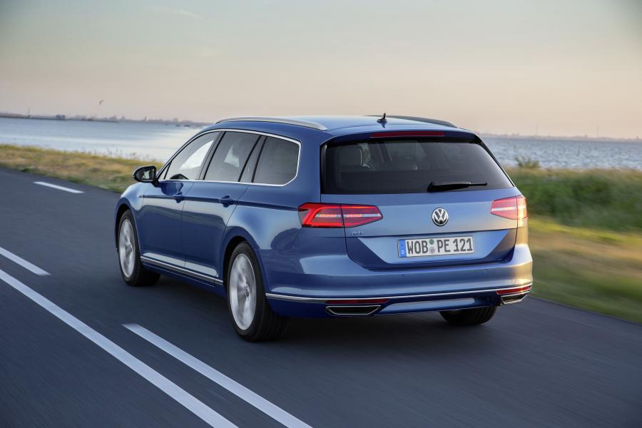  Volkswagen Passat Variant GTE 2015 года  (фото 18 из 30)